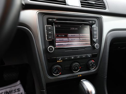 Used 2015 Volkswagen Passat 1.8T Limited Edition image 17