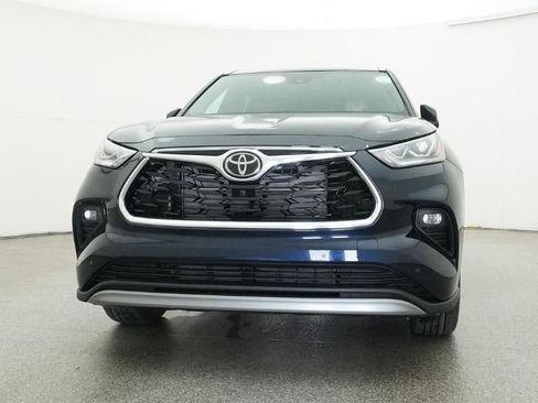 New 2026 Toyota Highlander Platinum image 31
