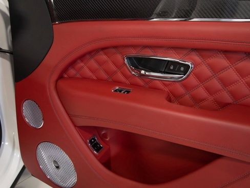 Used 2022 Bentley Bentayga image 50