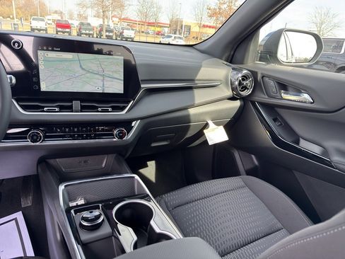 New 2026 Chevrolet Equinox LT w/ Safety and Technology Package image 23