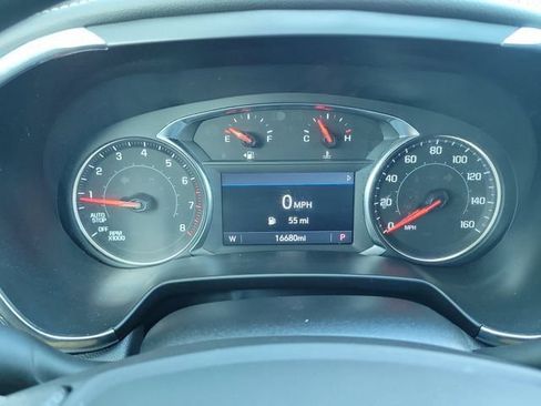 Used 2025 Chevrolet Blazer LT FWD image 25