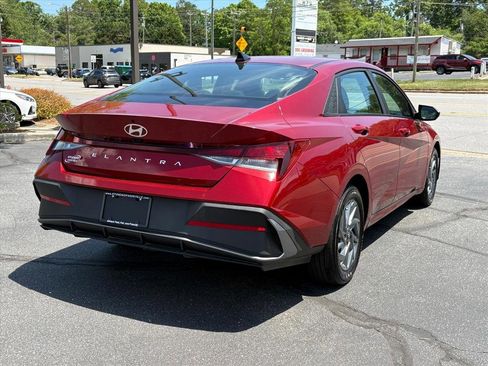Certified 2024 Hyundai Elantra SEL FWD image 5