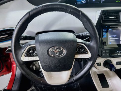 Used 2017 Toyota Prius Four FWD image 11