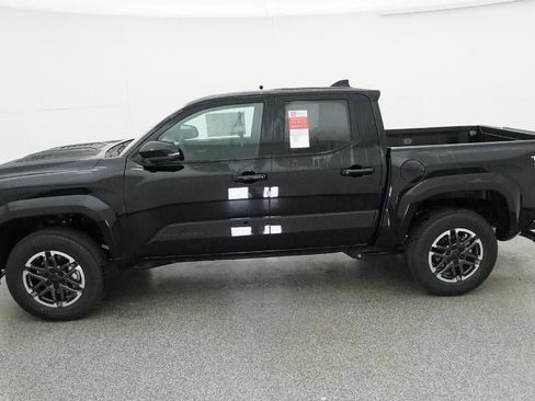 New 2025 Toyota Tacoma TRD Sport image 3