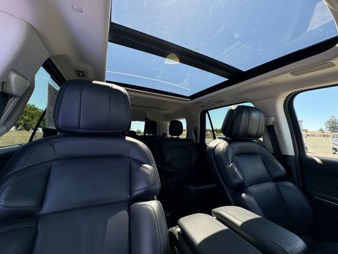 Used 2025 Lincoln Navigator Reserve AWD/4WD image 21