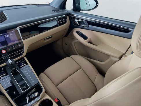 New 2026 Porsche Macan image 26