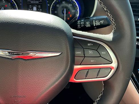 Used 2022 Chrysler Voyager LX image 24