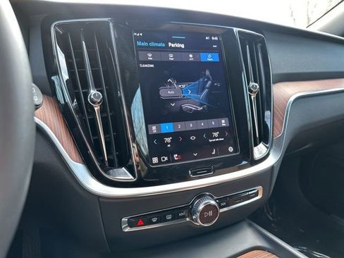 Certified 2025 Volvo V60 B5 Cross Country Plus image 21