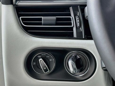 Certified 2026 Porsche Macan AWD/4WD image 14