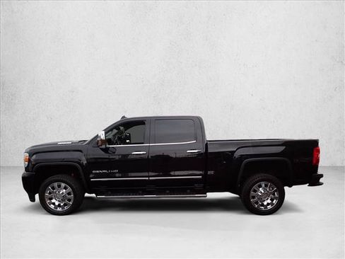 Used 2019 GMC Sierra 2500 Denali w/ Duramax Plus Package AWD/4WD image 2