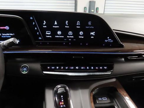 Certified 2024 Cadillac Escalade ESV Premium Luxury Platinum w/ Heavy-Duty Trailer Package image 24