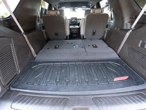 Used 2021 GMC Yukon SLT w/ SLT Luxury Package image 30