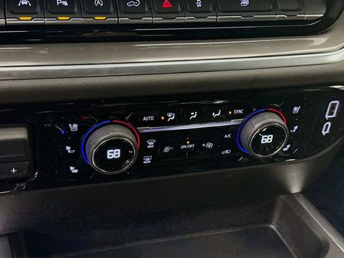 Used 2025 Chevrolet Silverado 1500 High Country w/ High Country Premium Package AWD/4WD image 16