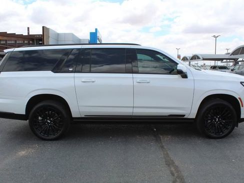 Used 2025 Cadillac Escalade ESV Sport Platinum w/ LPO, Floor Liner Package AWD/4WD image 2