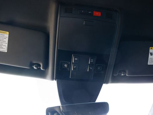 Used 2017 Volkswagen Golf R 4-Door image 41