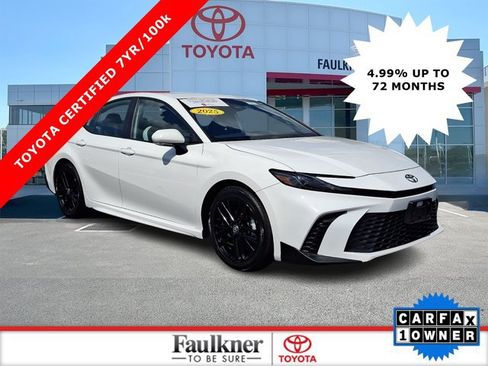 Used 2025 Toyota Camry SE FWD image 1