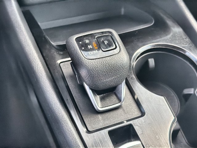 Used 2025 Nissan Rogue SV FWD image 15