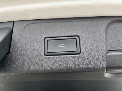 Used 2023 Volkswagen Atlas SEL Premium AWD/4WD image 16