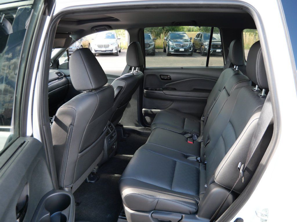 Used 2023 Honda Passport Elite image 11