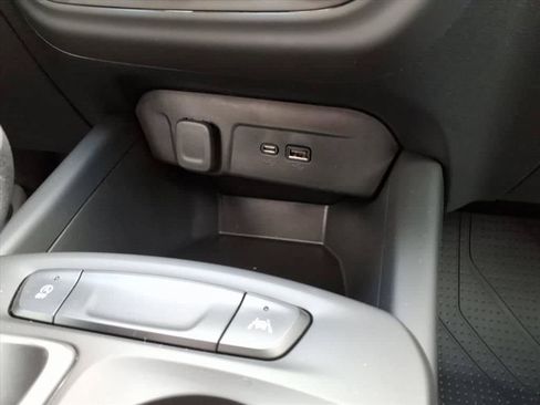 New 2026 Chevrolet Trax RS w/ Sunroof Package FWD image 23