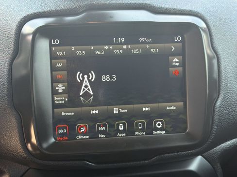 Used 2021 Jeep Renegade Latitude FWD image 22