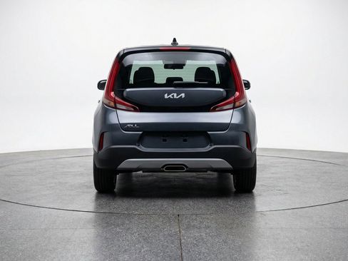 Used 2025 Kia Soul LX w/ LX Technology Package FWD image 7