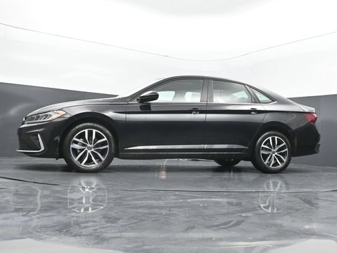 Used 2026 Volkswagen Jetta SE FWD image 35