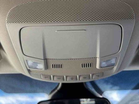 Used 2020 Ford Edge SE image 31