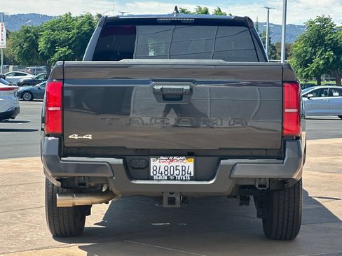 Certified 2024 Toyota Tacoma SR5 AWD/4WD image 5