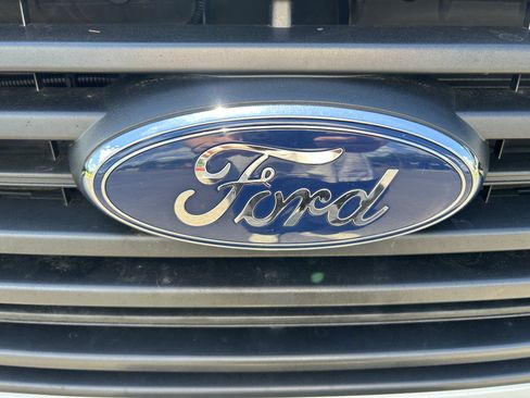 Used 2019 Ford Transit 150 XL RWD image 8