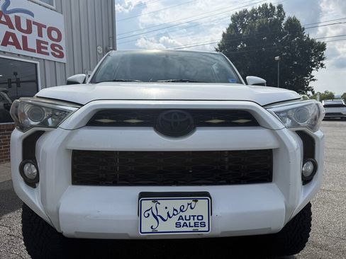 Used 2016 Toyota 4Runner SR5 AWD/4WD image 3