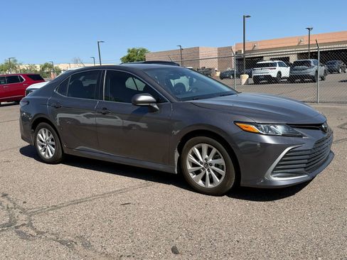 Used 2023 Toyota Camry LE image 3