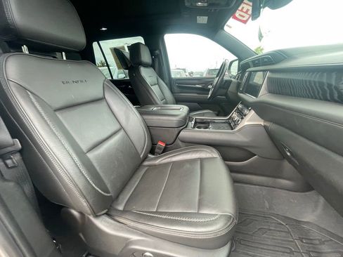 Used 2023 GMC Yukon Denali w/ Advanced Technology Package AWD/4WD image 28