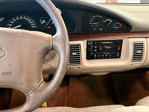 Used 1999 Oldsmobile 88 FWD image 23