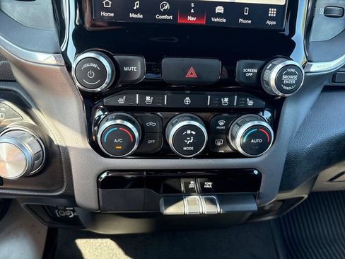 Used 2024 RAM 1500 Laramie AWD/4WD image 16