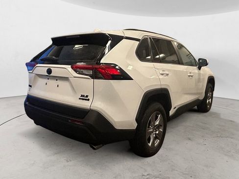 Certified 2022 Toyota RAV4 XLE w/ Convenience Package image 5