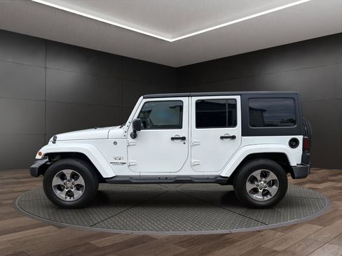 Used 2018 Jeep Wrangler Unlimited Sahara AWD/4WD image 5