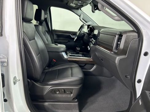 Used 2023 GMC Sierra 1500 SLT w/ SLT Convenience Package image 29