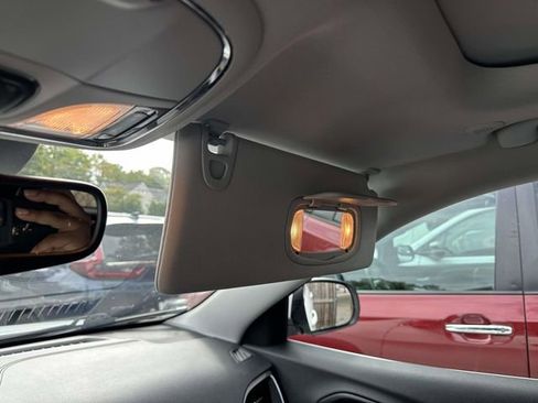 Used 2021 Jeep Cherokee Latitude Lux w/ Sun & Sound Group image 17