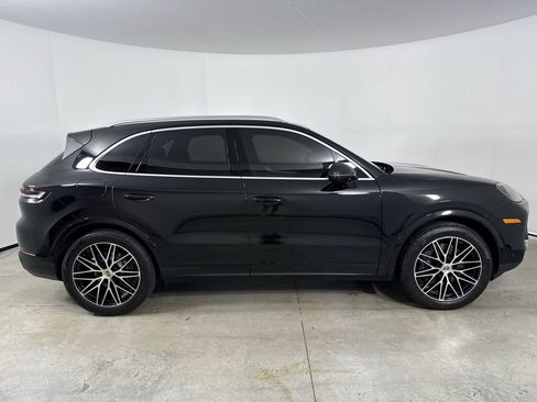 Certified 2025 Porsche Cayenne AWD/4WD image 8