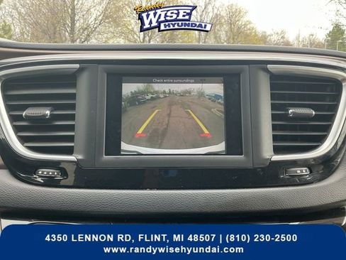 Used 2021 Chrysler Voyager Lxi FWD image 9