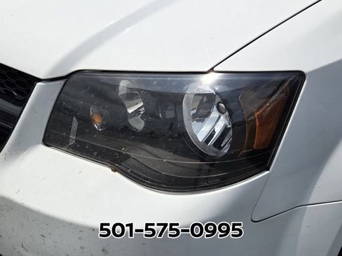 Used 2020 Dodge Grand Caravan SE FWD image 11