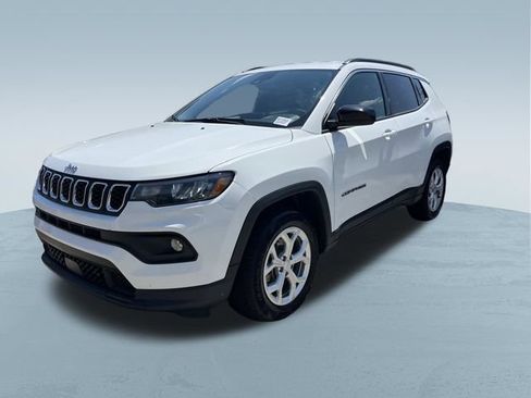 Used 2024 Jeep Compass Latitude AWD/4WD image 9