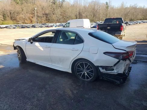 Used 2022 Toyota Camry SE FWD image 3