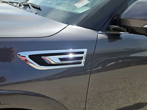 Used 2024 INFINITI QX80 Luxe image 15