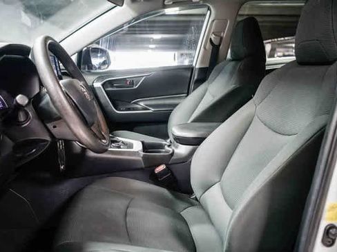 Used 2021 Toyota RAV4 LE w/ Carpet Mat Package (TMS) image 16