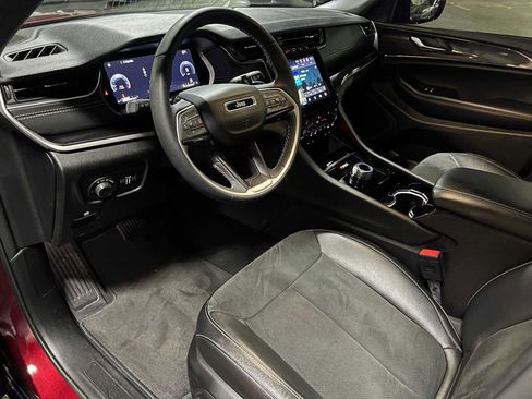 Used 2023 Jeep Grand Cherokee Altitude AWD/4WD image 23