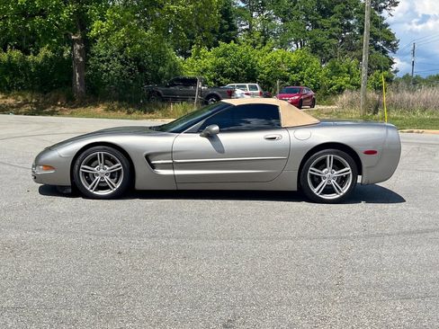 Used 2000 Chevrolet Corvette Convertible w/ Memory Pkg RWD image 3