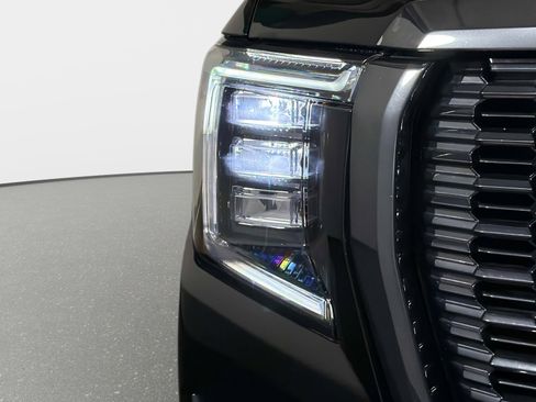 Used 2024 GMC Yukon XL Denali Ultimate AWD/4WD image 10
