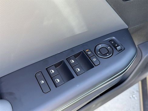 New 2025 Kia K4 LXS image 18